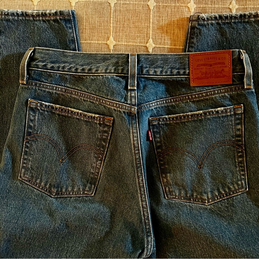 Levi's women's Wedgie cropped jeans
